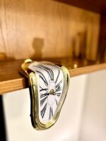 Melting Shelf Clock – Gold Frame